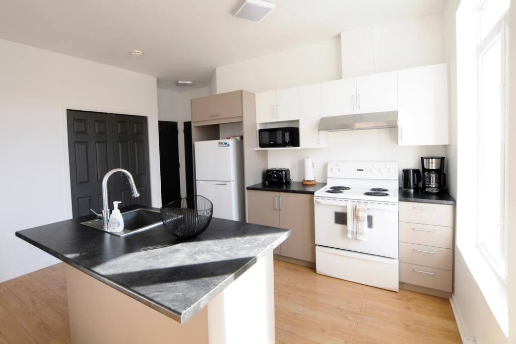 Le 1808 - Spacieux Avec Balcon - Nord De Quebec Apartman Kültér fotó